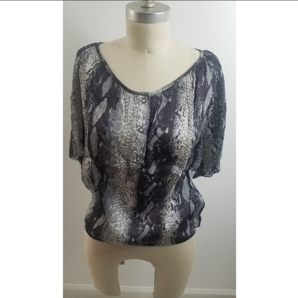 Bebe 100% silk Snake skin print Blouse size Small - Picture 8 of 8